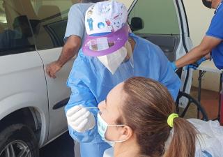 Barrido de pruebas de hisopado en la Cruz Roja de Chitré  