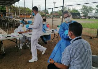 Centro de hisopado exprés se traslada a la cancha deportiva de Llano Bonito 