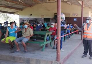 Aplican hisopado a jornaleros en Santa María, Herrera 