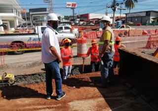 Inspeccionan obras de construcción en Herrera