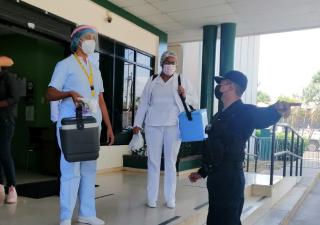 Reciben nuevas dosis de vacuna en Herrera