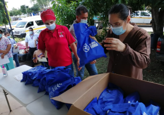 Herrera distribuye kits Protégete Panamá