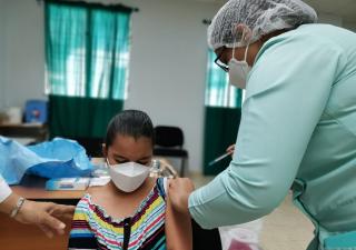 Aplican más de dos mil dosis de vacunas pediátricas en Herrera 