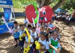 Niños y adultos de Parita beneficiados con gira de atención integral