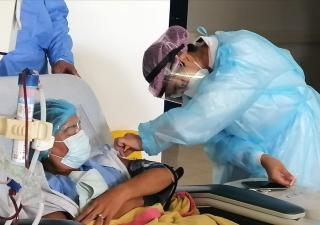 Herrera recibe vacunas para pacientes de hemodiálisis 