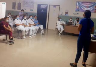 Promueven pausas activas y talleres de relajación entre funcionarios de salud