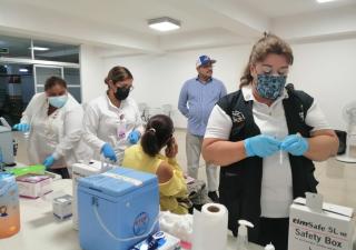 Continúa jornada de aplicación de la vacuna bivalente contra la Covid-19