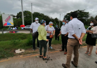Ministro Sucre atiende demandas de afectados por Dietilenglicol en Herrera