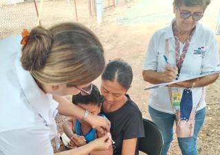 Vacunación extramuros para proteger a la población herrerana contra la Influenza