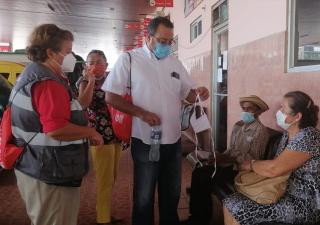 Herrera realiza operativo de verificación en transporte y comercios