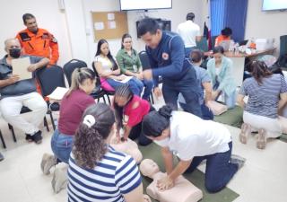 Funcionarios herreranos se preparan en primeros auxilios