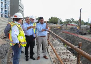 Ministro de Salud inspecciona avances del nuevo Hospital del Niño