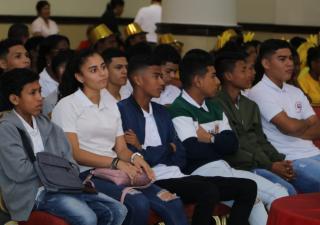 Capacitan a jóvenes educadores de pares para promover valores