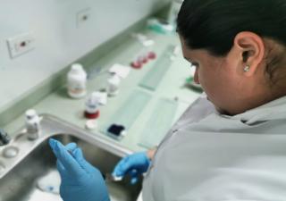 Regional de Los Santos capacita a técnicos de laboratorio