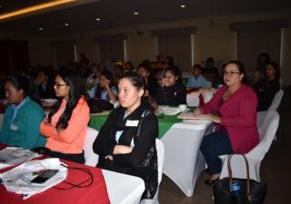 Capacitan a jóvenes en educación de pares