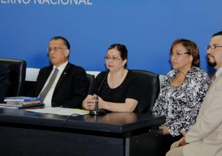 Ministra presenta proyecto de Ley contra conductas suicidas