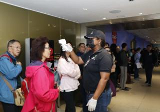 Autoridades del MINSA supervisan vuelo procedente de China