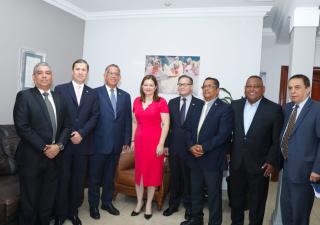 Ministra realiza encuentros para Ley 164 sobre trámitres de exportación