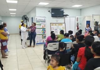 Regional de Salud en Bocas del Toro conmemora el día internacional del condón con diversas charlas educativas.