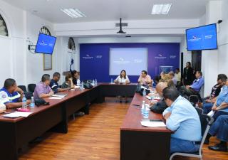 Ministra se reúne con gremios del país