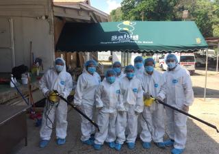 Desinfección y limpieza en instalaciones sanitarias para evitar propagación de COVID-19