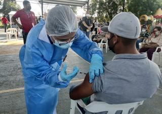 Continúa a buen ritmo la vacunacion en Herrera