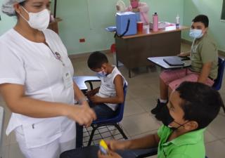 Hoy culmina vacunación en circuito 8-2 y 8-3.