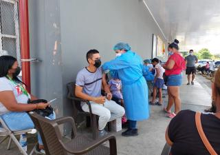 Continúa el proceso de vacunación COVID-19,  para adultos y pediátrica. 