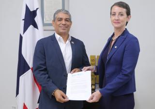 Nueva representante de la OPS presenta credenciales en el Minsa