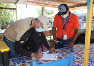 Minsa inspeccionó puestos de venta de alimentos en Atalaya 