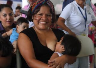 Desarrollan actividades para promover la importancia de la lactancia materna