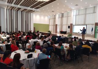 Funcionarios de la Región Metropolitana participan en seminario enfocados en  salud 