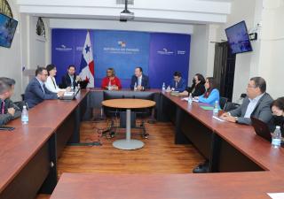 Minsa busca estrategias para contrarrestar desabastecimiento de medicamentos 