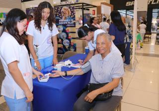 Minsa y Red Panameña de Universidades Promotoras de la Salud organizaron feria comunitaria en el Supercentro El Dorado