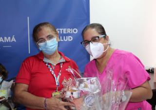 Agasajan a las madres que laboran en la Región de San Miguelito
