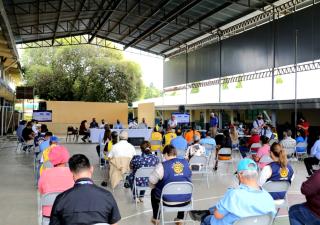 Ministro Sucre se reúne con comerciantes de Herrera