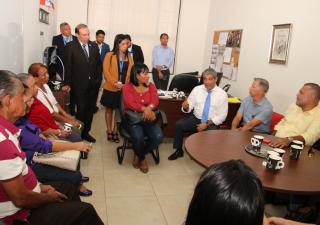 MINSA se reúne con los padres de estudiantes becados