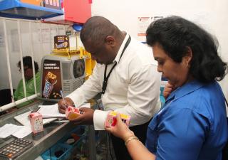 Operativo de inspección sanitaria a establecimientos que expenden medicamentos y productos farmacéuticos