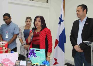 Dirección de Enfermería agasaja a trabajadores manuales.