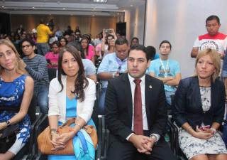  MINSA brindó atención médica a los profesores del Colegio Beckmann