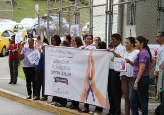 El MINSA busca crear conciencia en la población en tema de violencia contra la mujer.