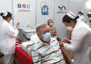 Inicia vacunación con bivalente a la población en general