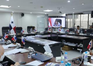 Minsa premia a las ganadoras del tercer concurso “Mujer Cinta Rosada 2024”