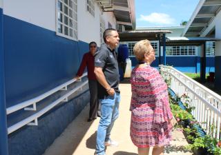 Director regional de Salud Panamá Oeste supervisa trabajos de limpieza en escuela de Santa Rita