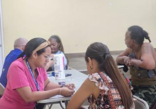 Feria de salud beneficia a moradores de La Rosita afectados por incendio en Río Abajo