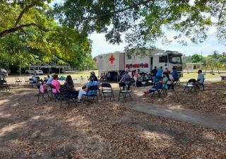 Decena de Tonosieños se atienden en unidad móvil Salud sobre Ruedas 