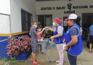 Promoción de Salud refuerza campaña sobre uso de mascarilla y pantalla facial en Los Santos 