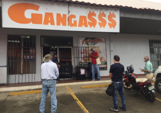 Los Santos vigilante ante apertura