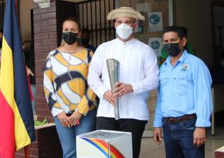 Regional de Los Santos, Ayvar Hernández recibe antorcha del Bicentenario en Tonosí 