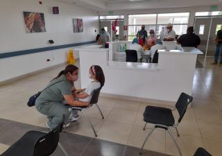 Los Santos recibe 6,000 dosis de Pfizer pediátricas 